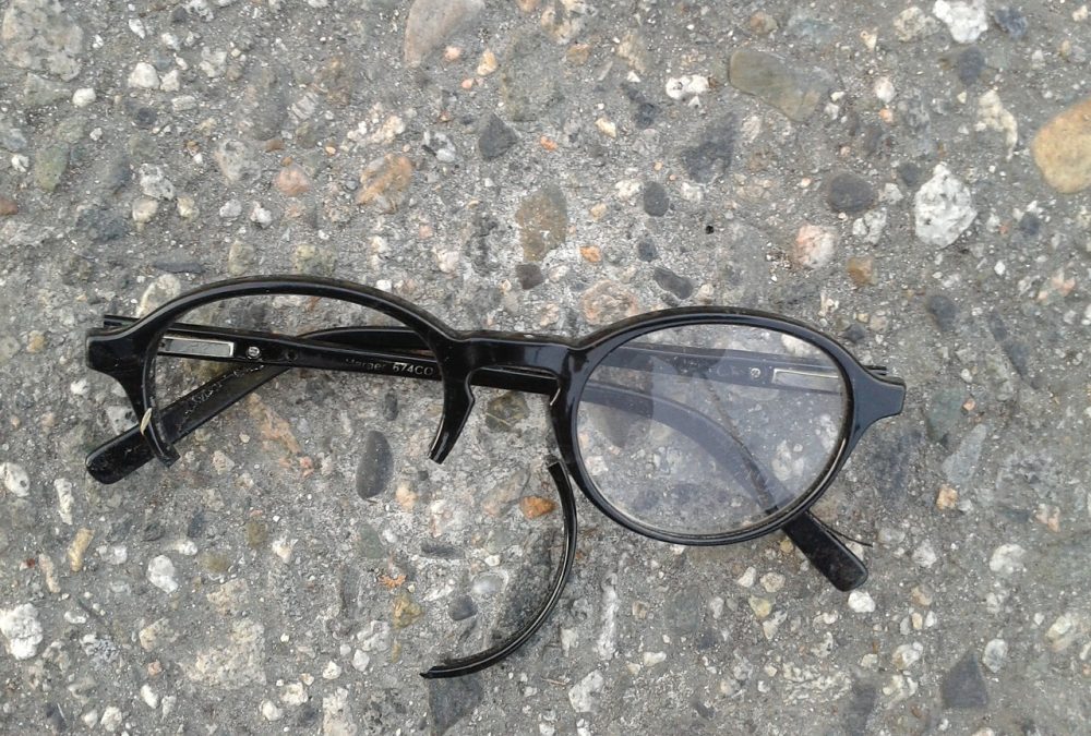 eyeglasses, broken glasses, sight